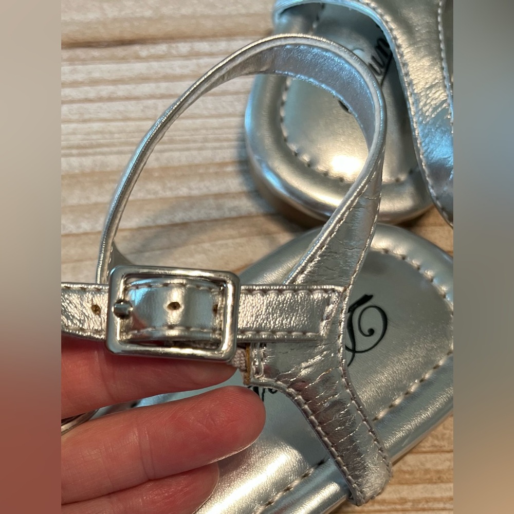 DUNION Silver Bling Thong Sandals 
Women’s Size 7.5 M Buckle at Ankles - Picture 8 of 9